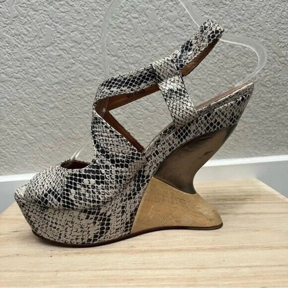 Anthropologie Liefsdottir Black & White Snake Print Wedge Sandals 7 - Picture 8 of 8